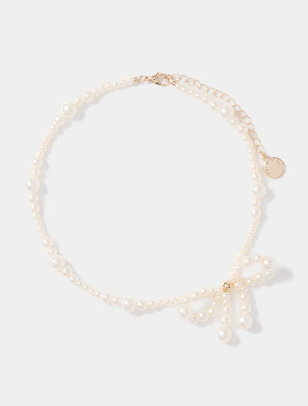 Fashion-Forward Geometric Jewelry For Contemporary Style Philippa Pearl Bow Necklace Fashion-Forward Geometric Jewelry For Contemporary Style Philippa Pearl Bow Necklace