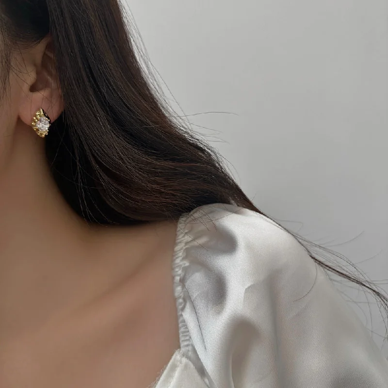Bestselling Jewelry Now On Sale – Elevate Your Look Oval Sapphire Scroll Diamond White Pin Earrings JLT12682 Bestselling Jewelry Now On Sale – Elevate Your Look Oval Sapphire Scroll Diamond White Pin Earrings JLT12682